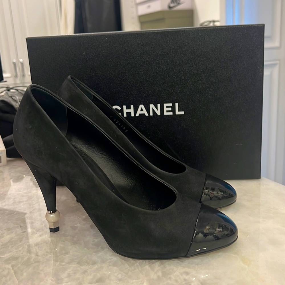 Chanel Black Pumps Pearl Heel, Size 38